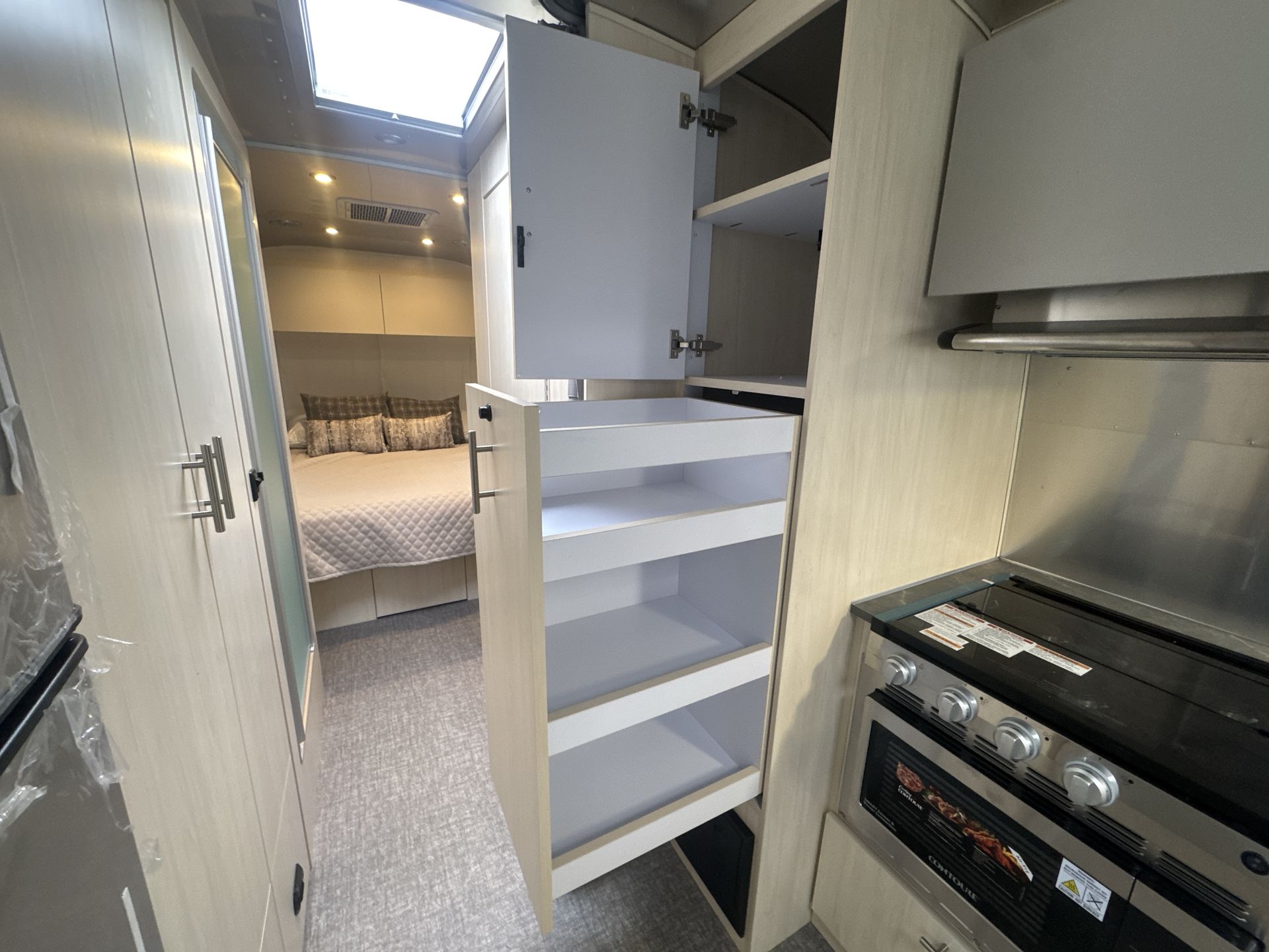 2026 Airstream 27FBQ Base