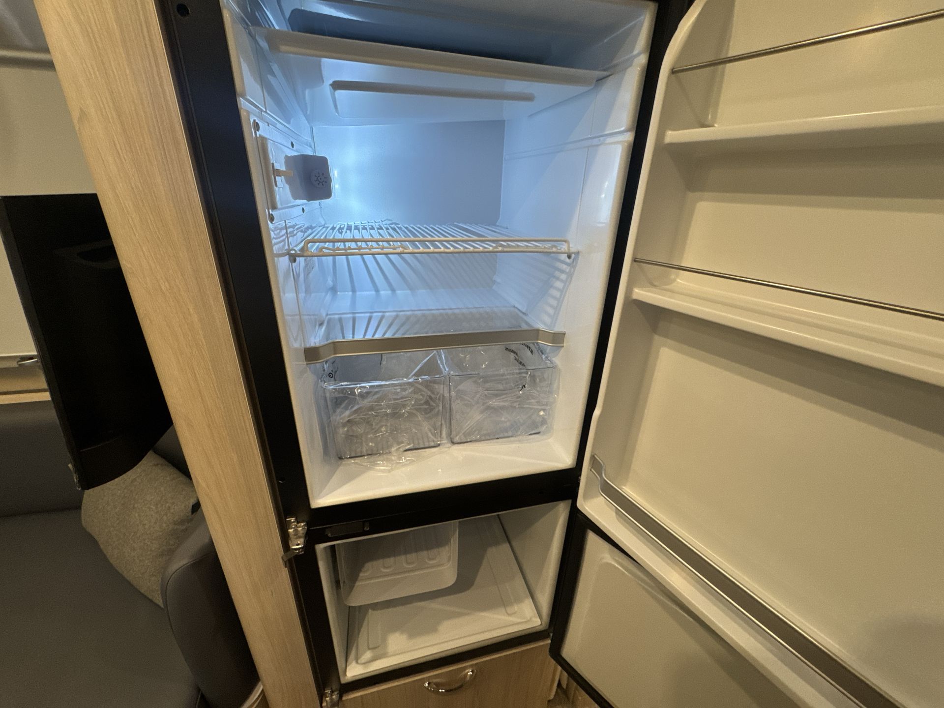 2025 Airstream 25FBQ Base