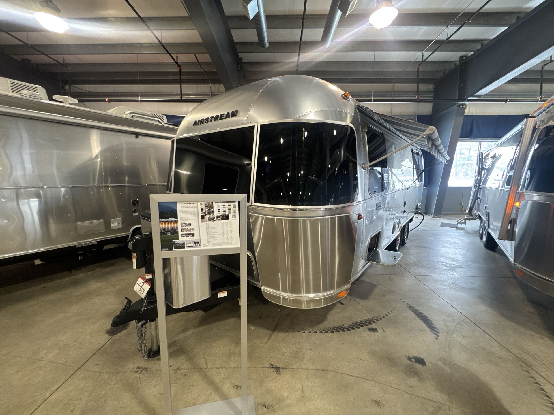 2025 Airstream 25FBT Base