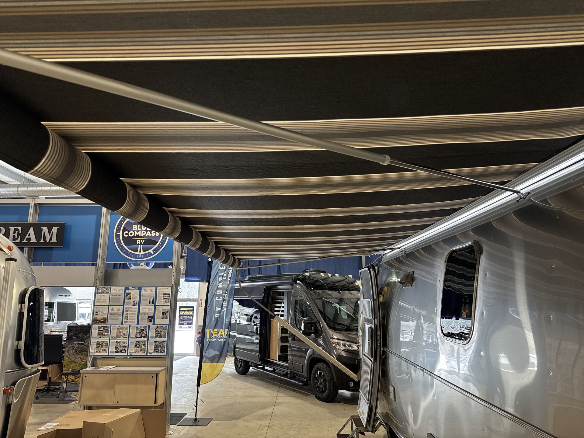 2026 Airstream 27FBT Base