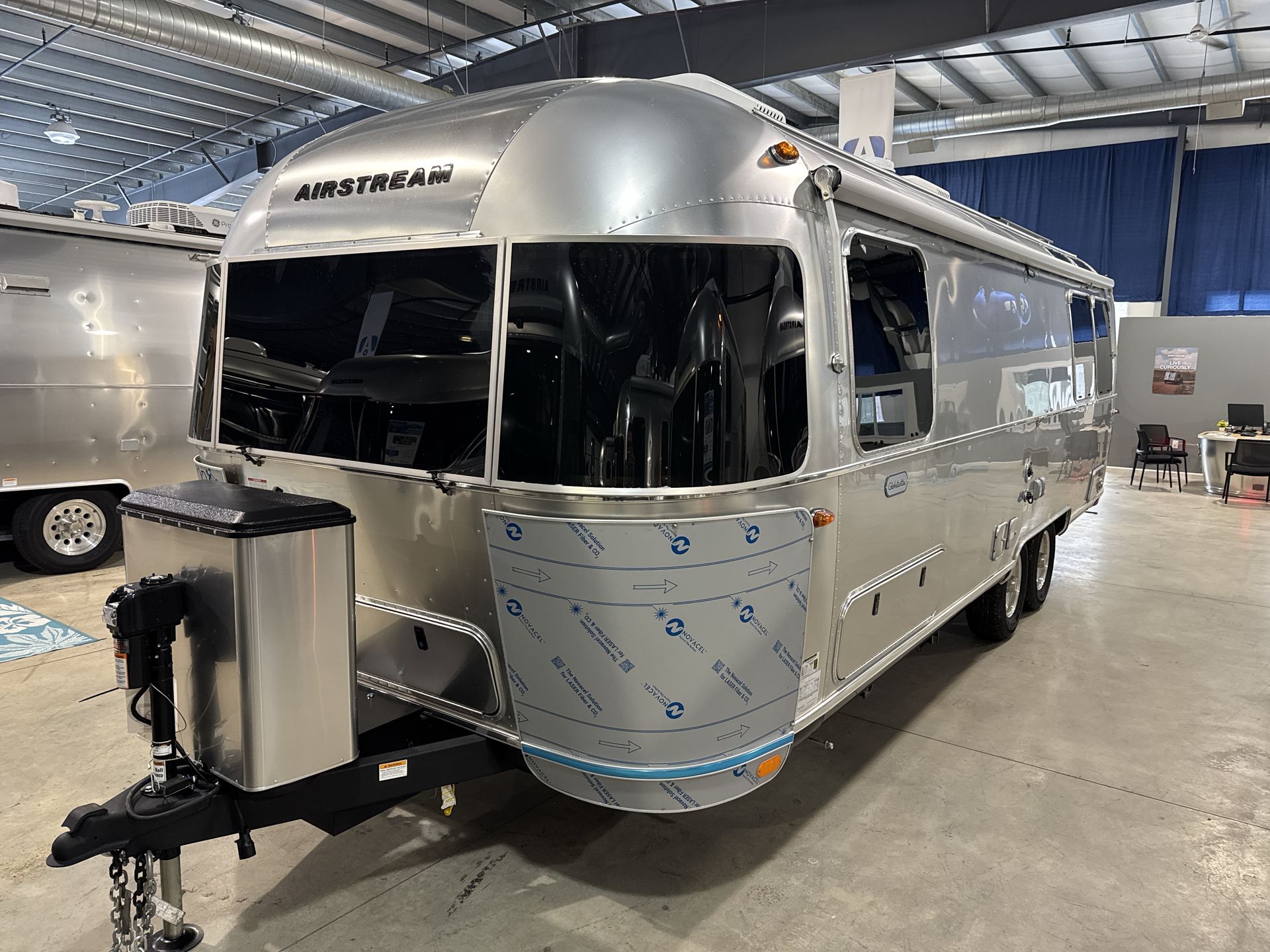 2026 Airstream 27FBT Base