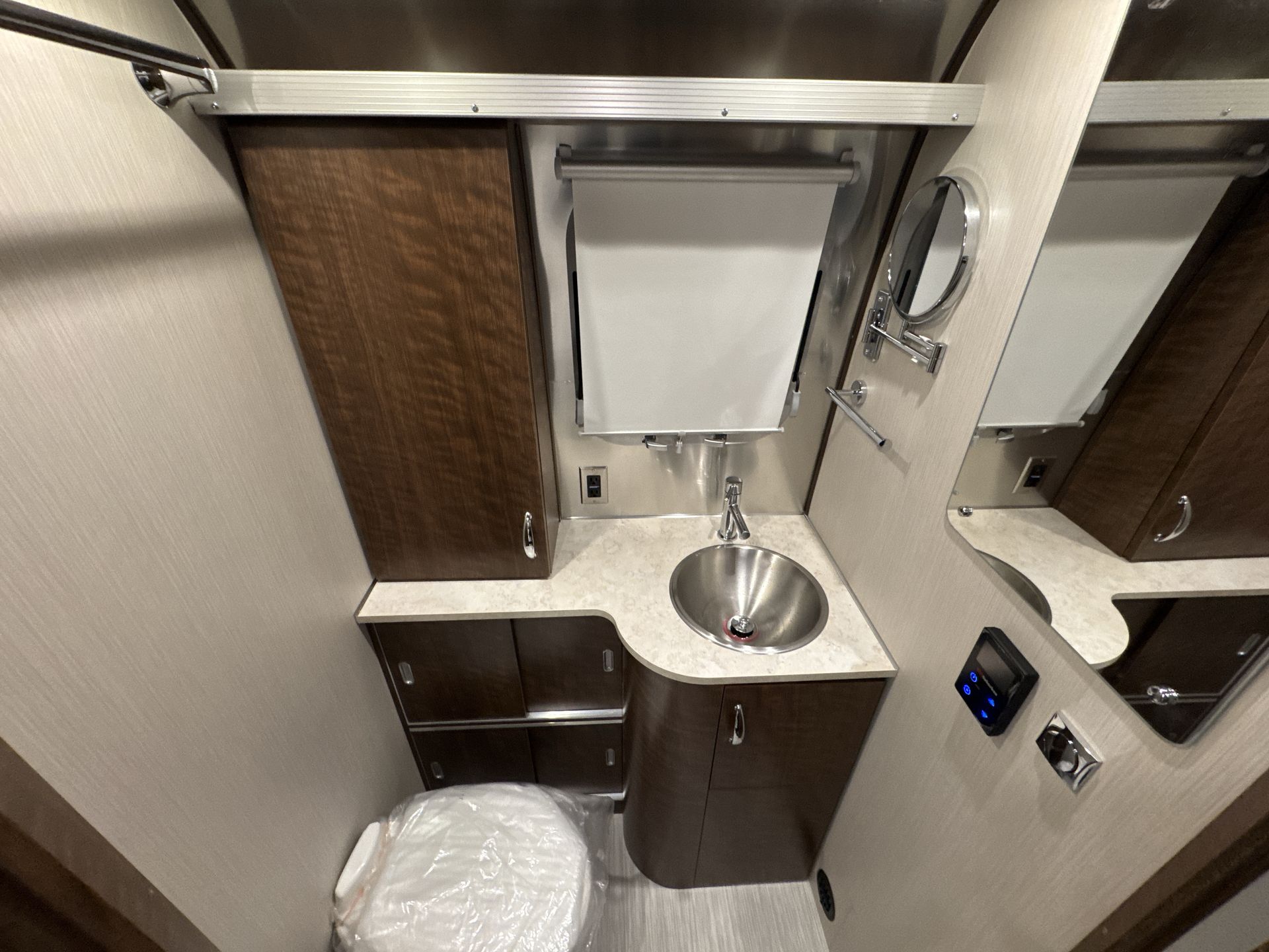 2026 Airstream 27FBT Base