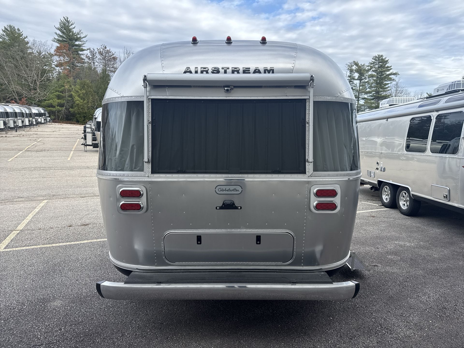2026 Airstream 27FBT Base