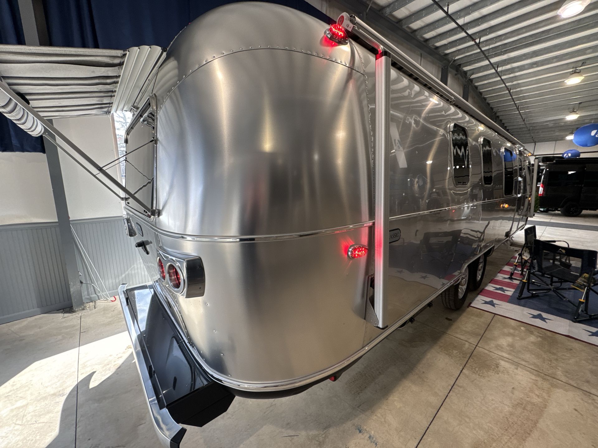 2026 Airstream 33FBT Base