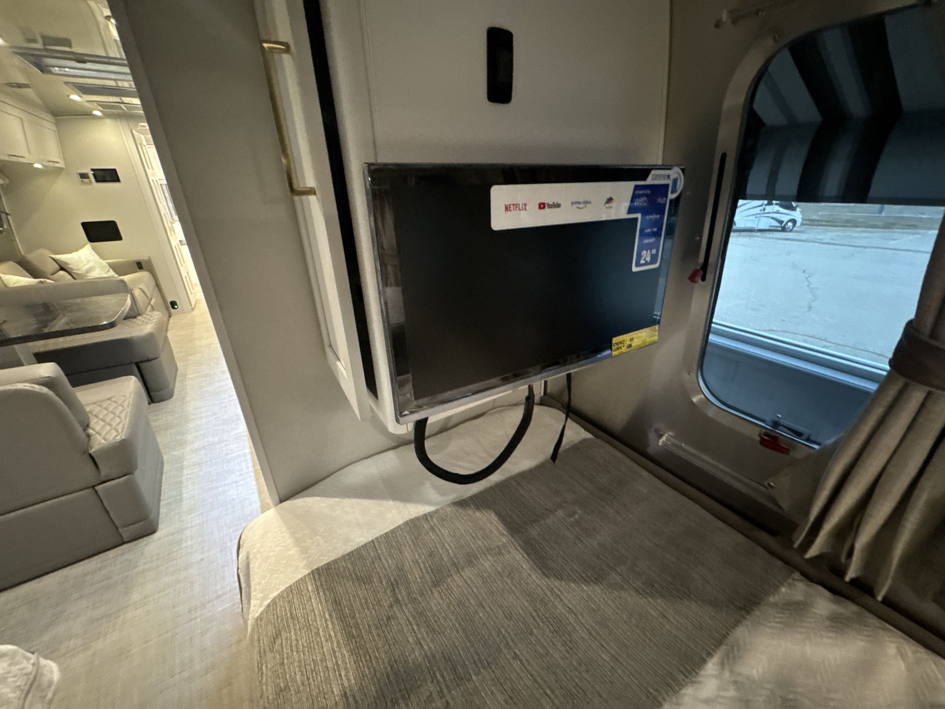 2026 Airstream 33FBT Base