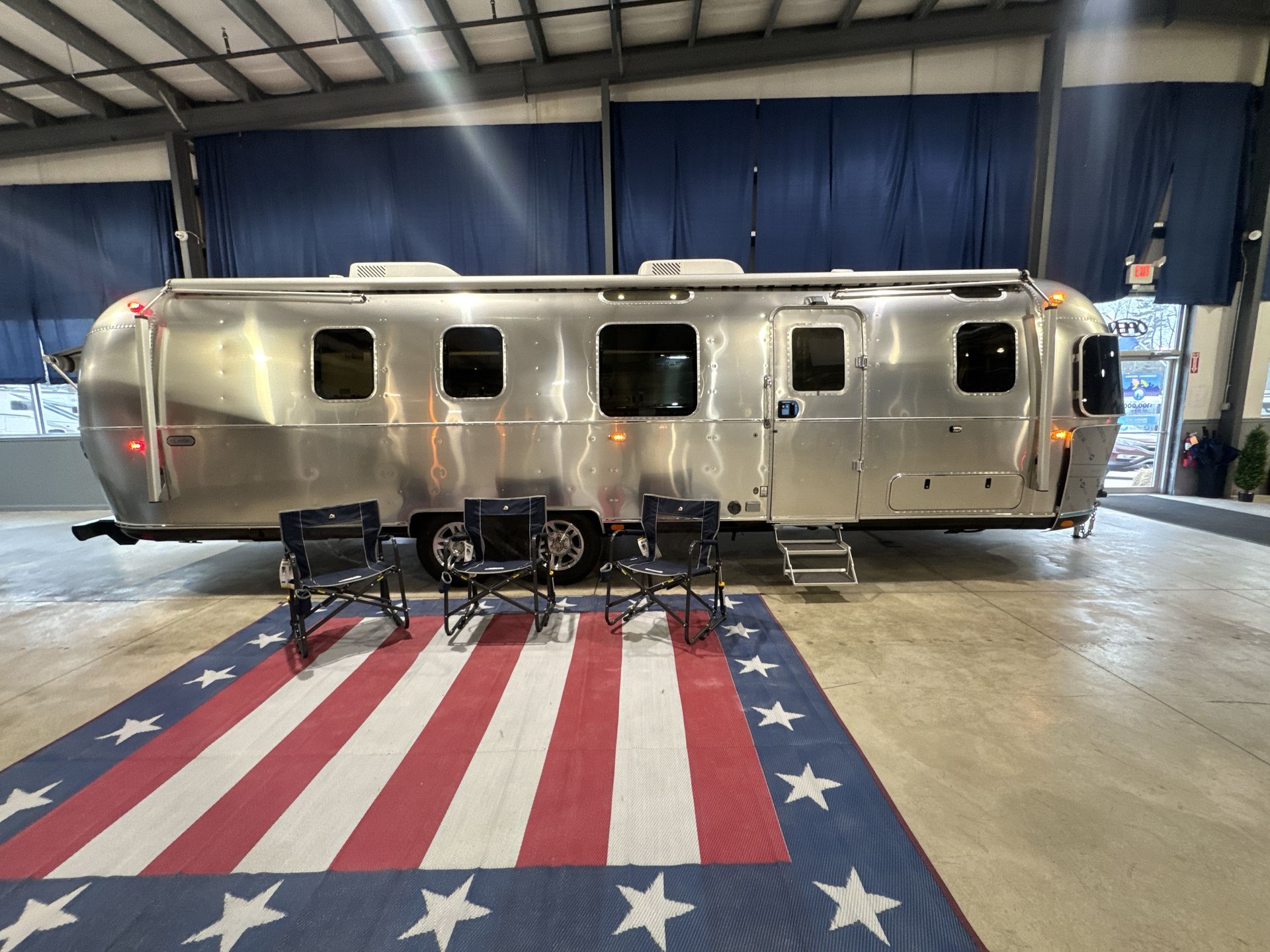 2026 Airstream 33FBT Base
