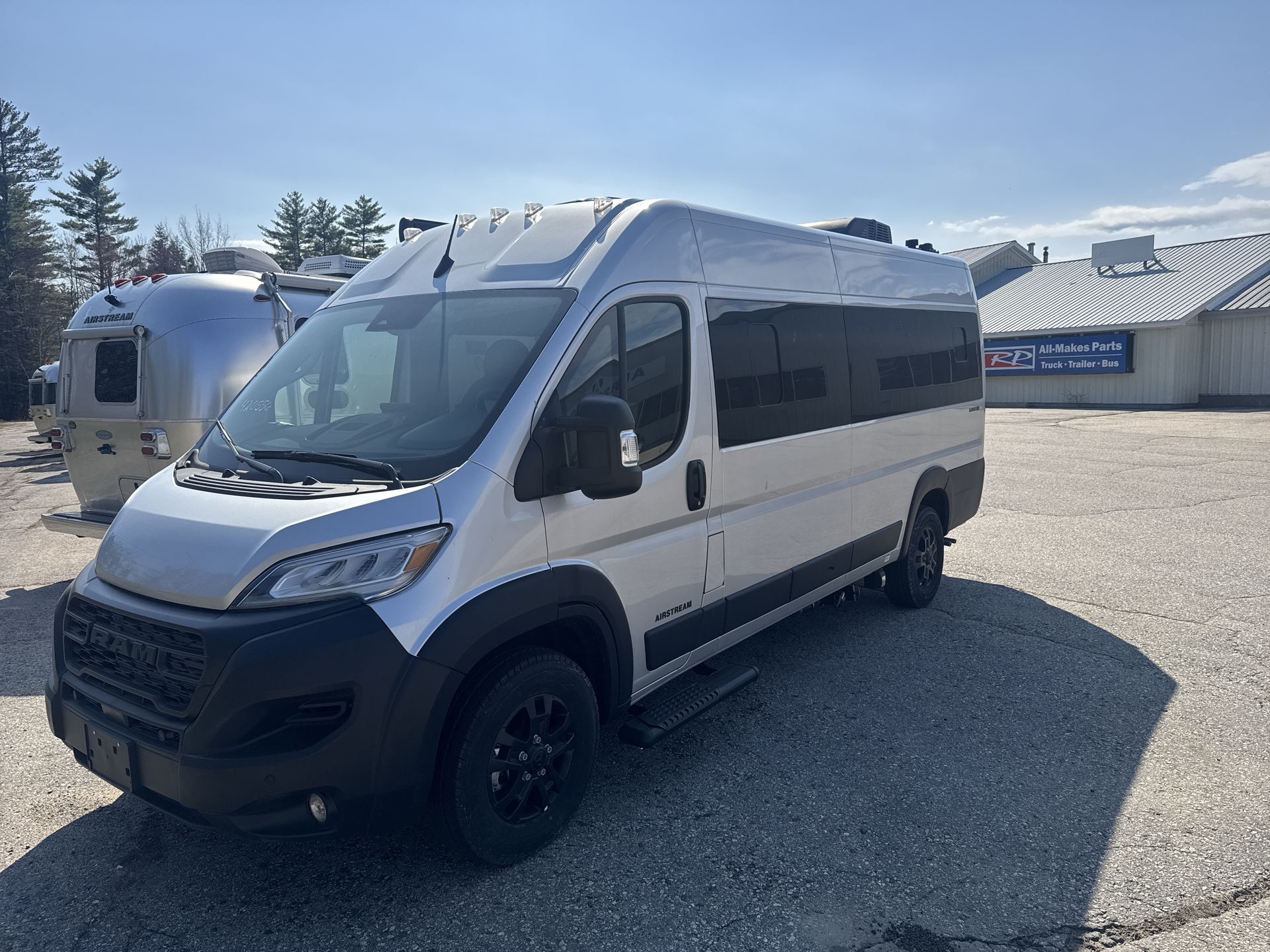 2025 Airstream Rangeline Base