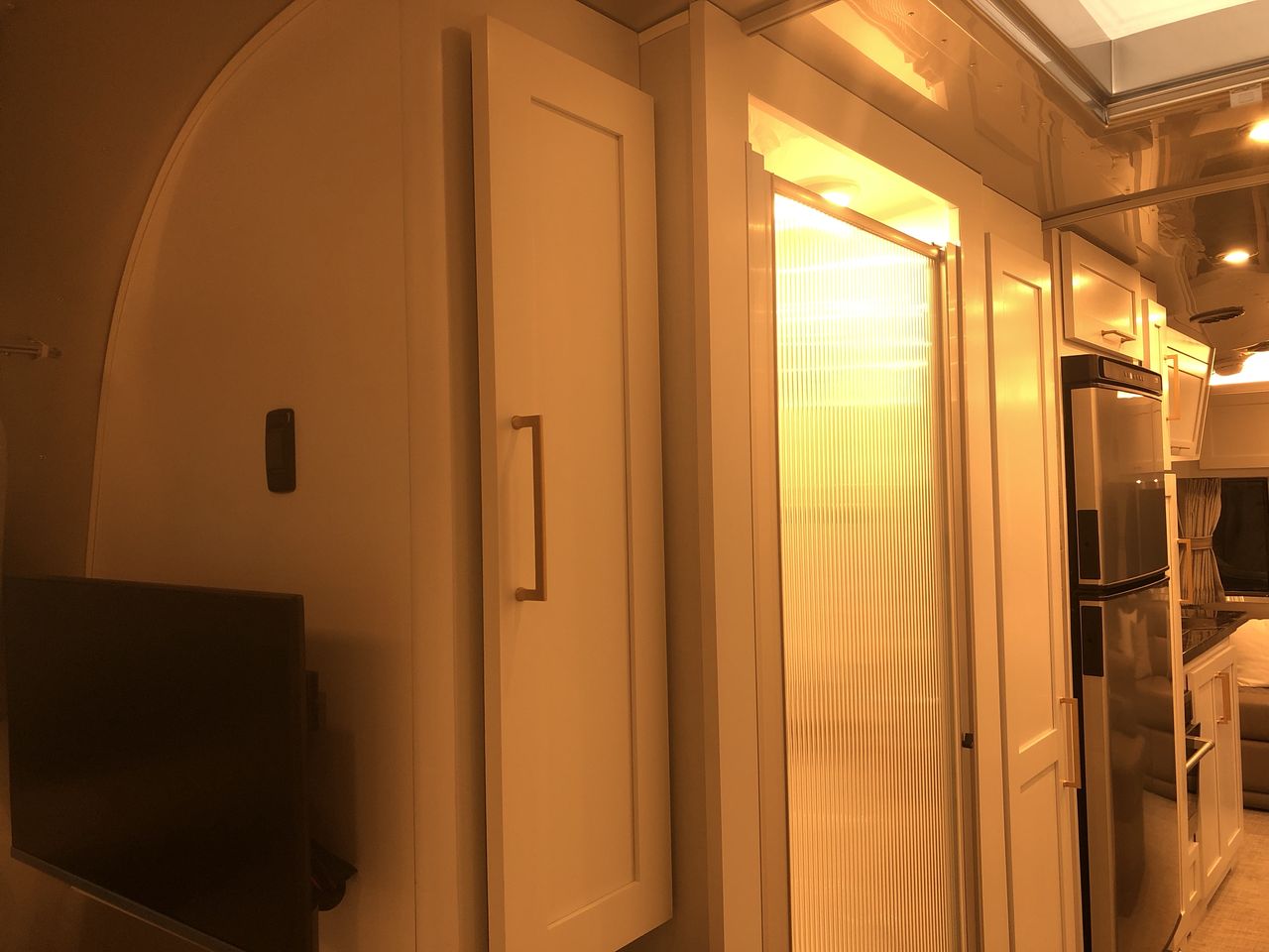 2026 Airstream 28RBT Base