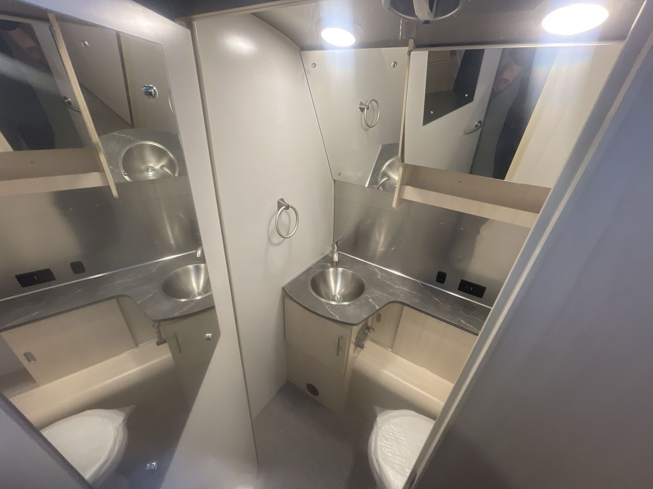 2026 Airstream 28RBT Base