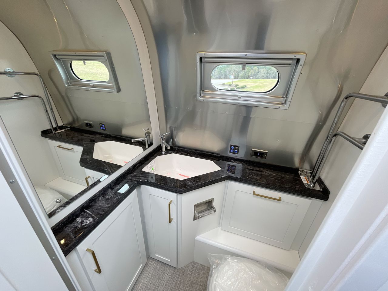 2026 Airstream 28RBQ Base