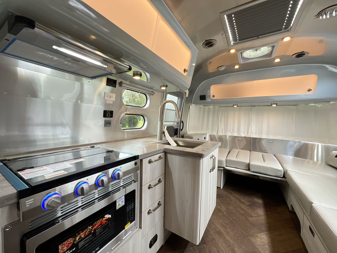 2025 Airstream 25FBT Base