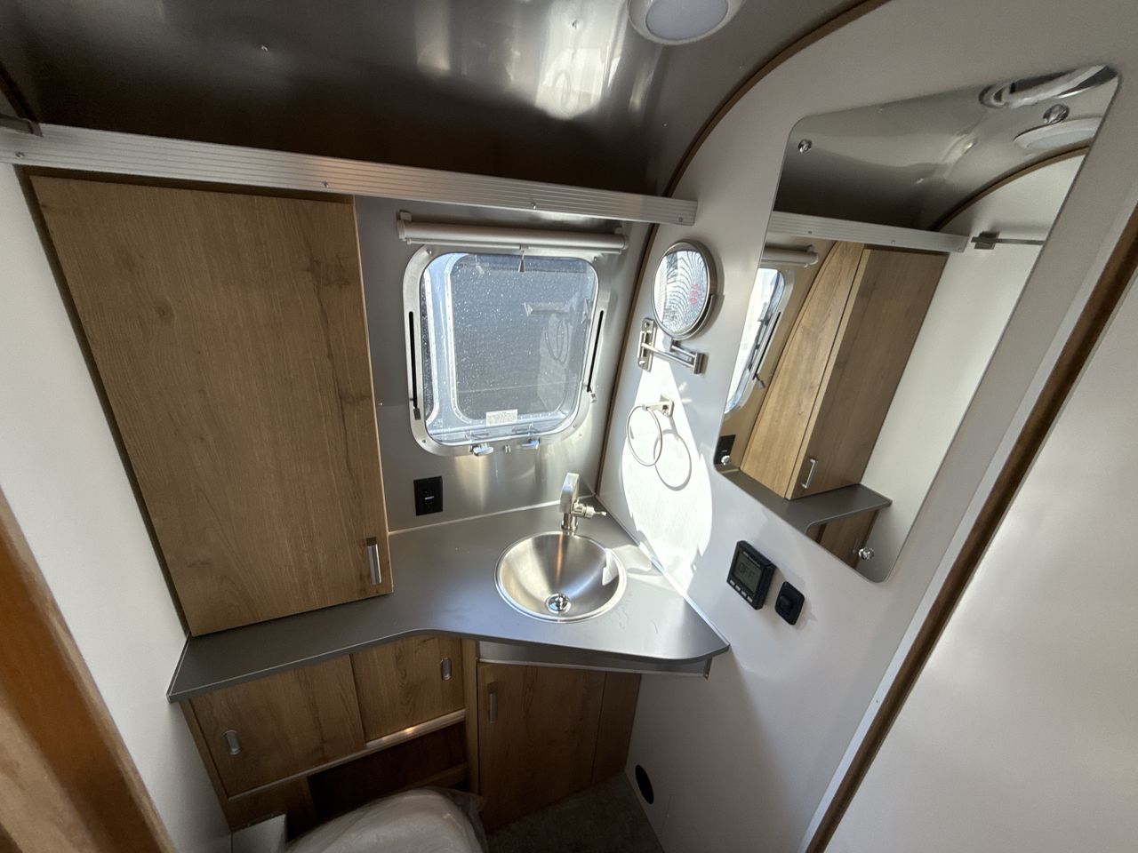 2026 Airstream 25FBT Base