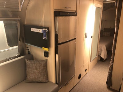 2026 Airstream 27FBT Base