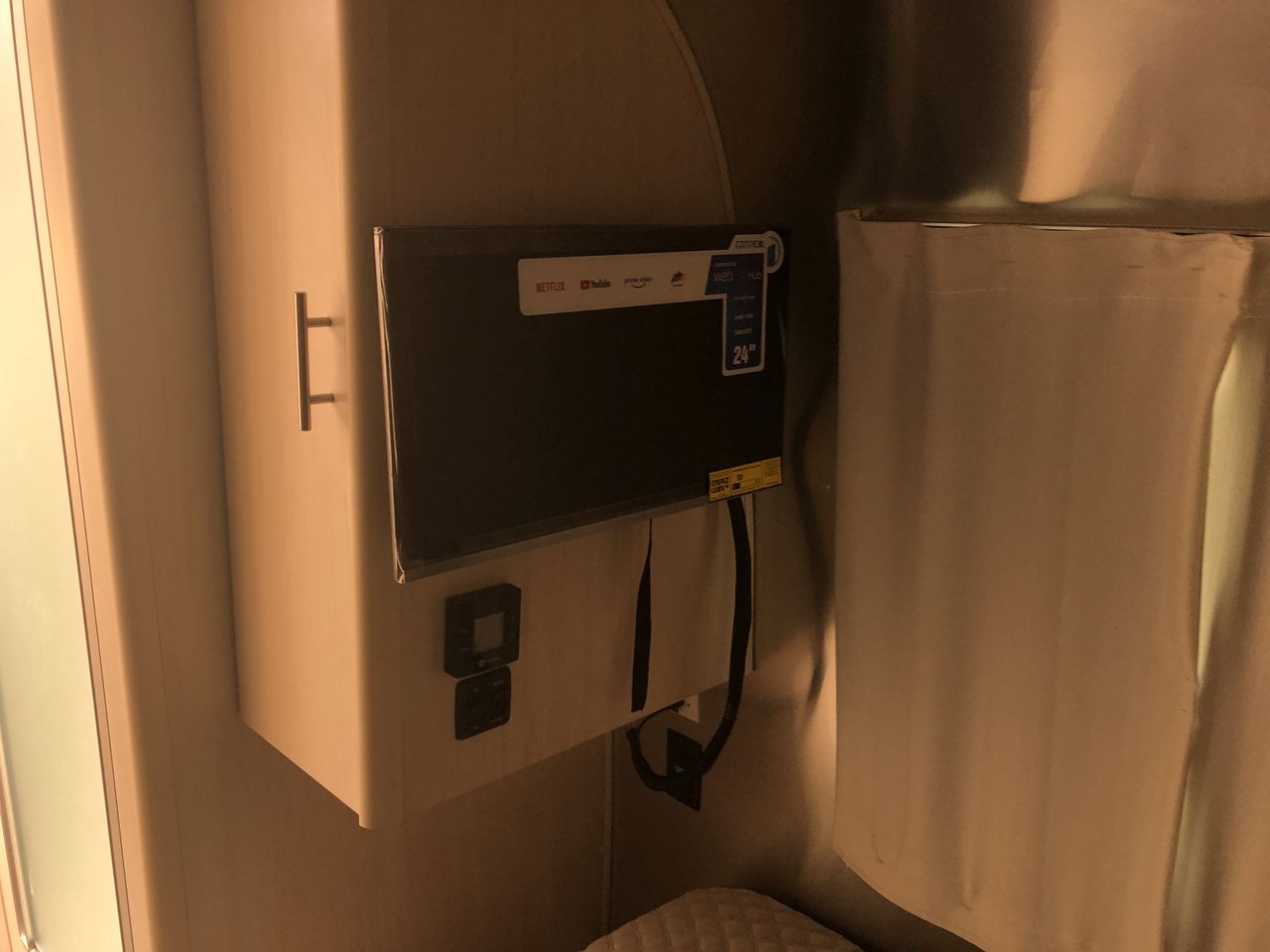 2026 Airstream 27FBT Base