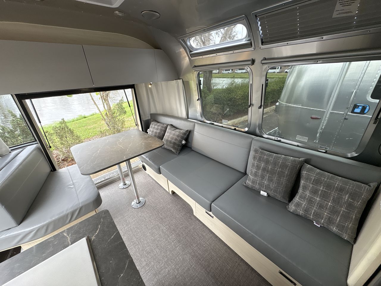 2025 Airstream 27FBQ Base