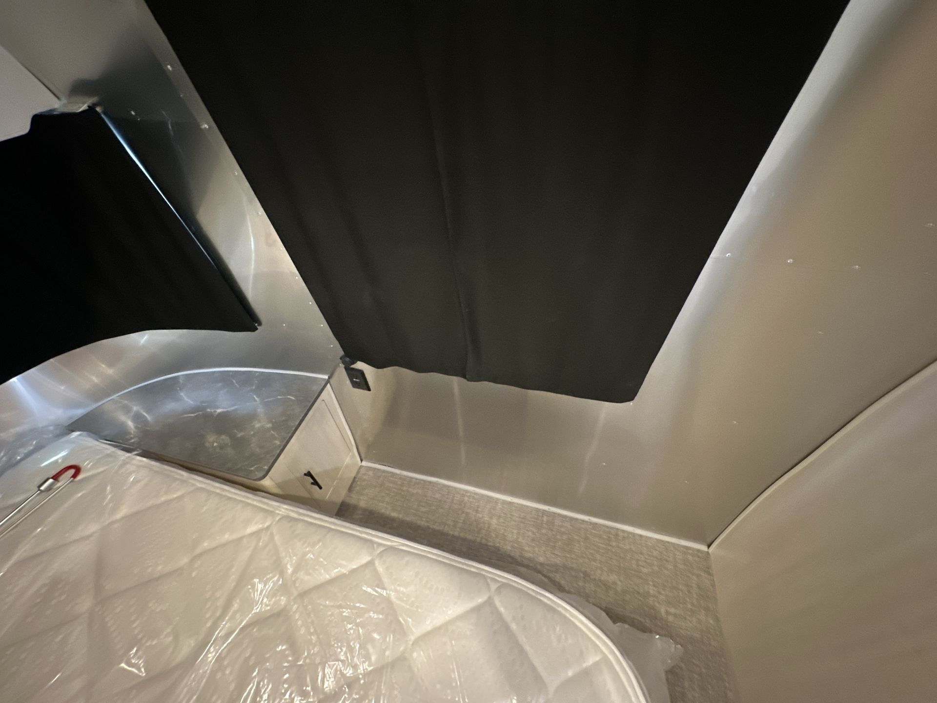 2025 Airstream 27FBQ Base