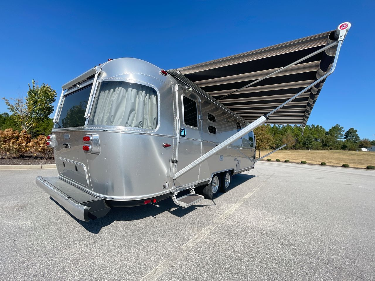 2026 Airstream 27FBQ Base