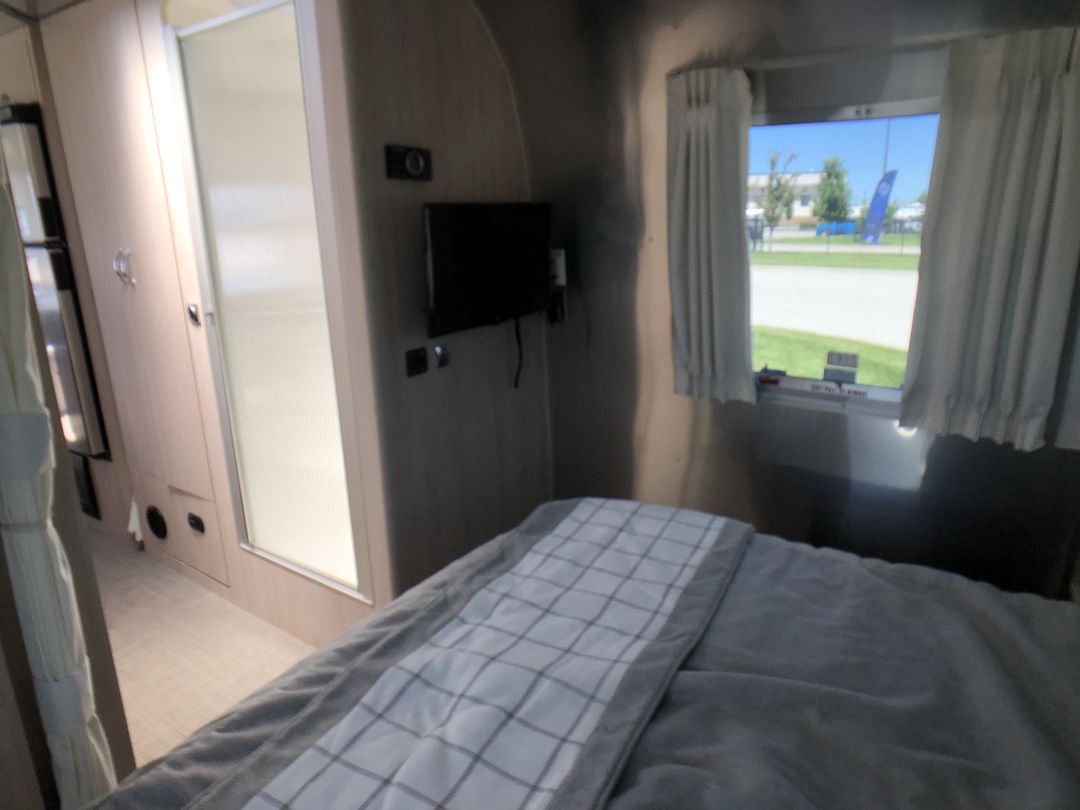 2026 Airstream 27FBQ Base