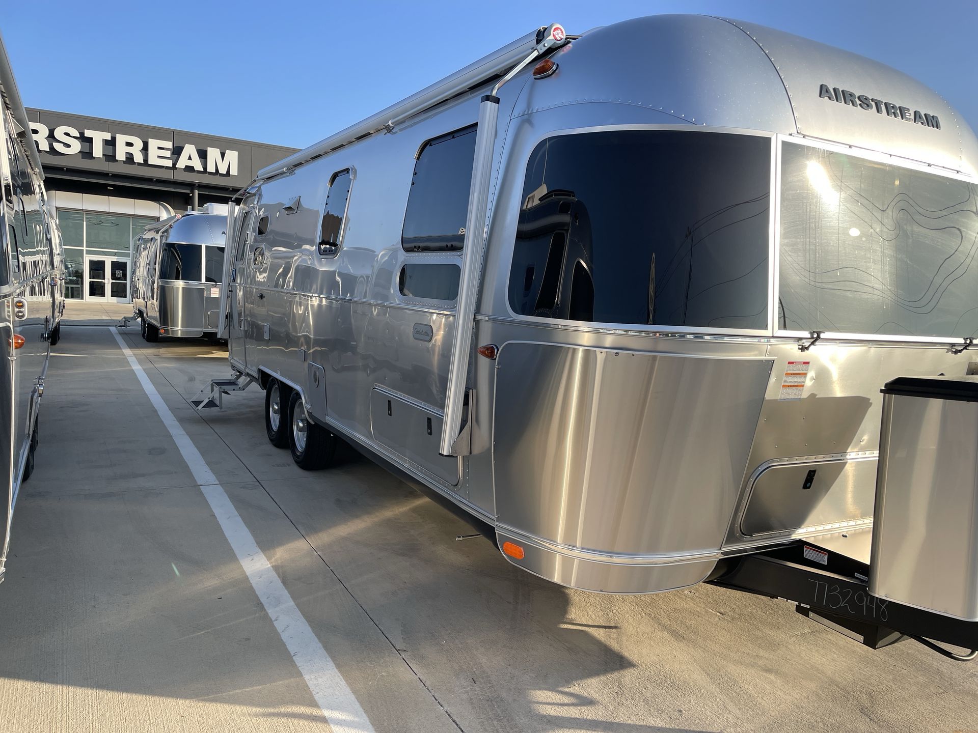 2026 Airstream 27FBT Base