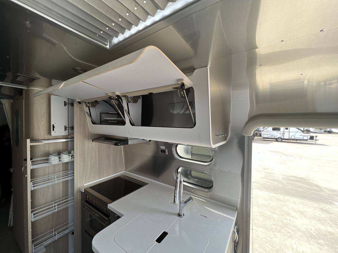 2026 Airstream 25FBT Base