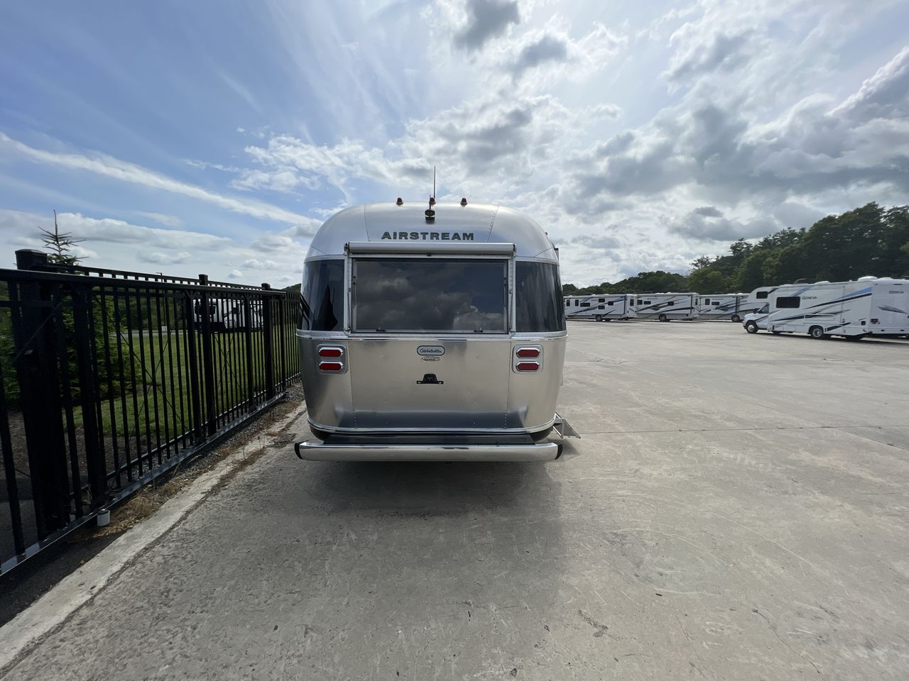 2026 Airstream 25FBT Base