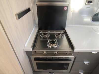 2026 Airstream 27FBQ Base