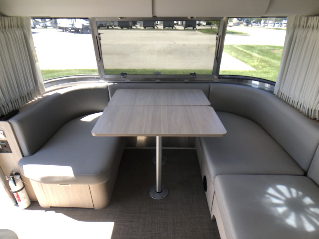 2026 Airstream 27FBQ Base