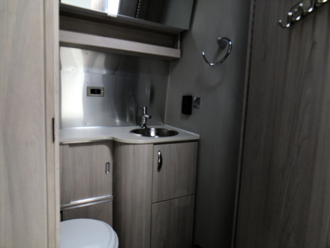 2026 Airstream 27FBQ Base