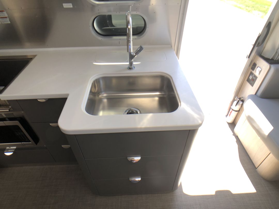 2026 Airstream 27FBQ Base