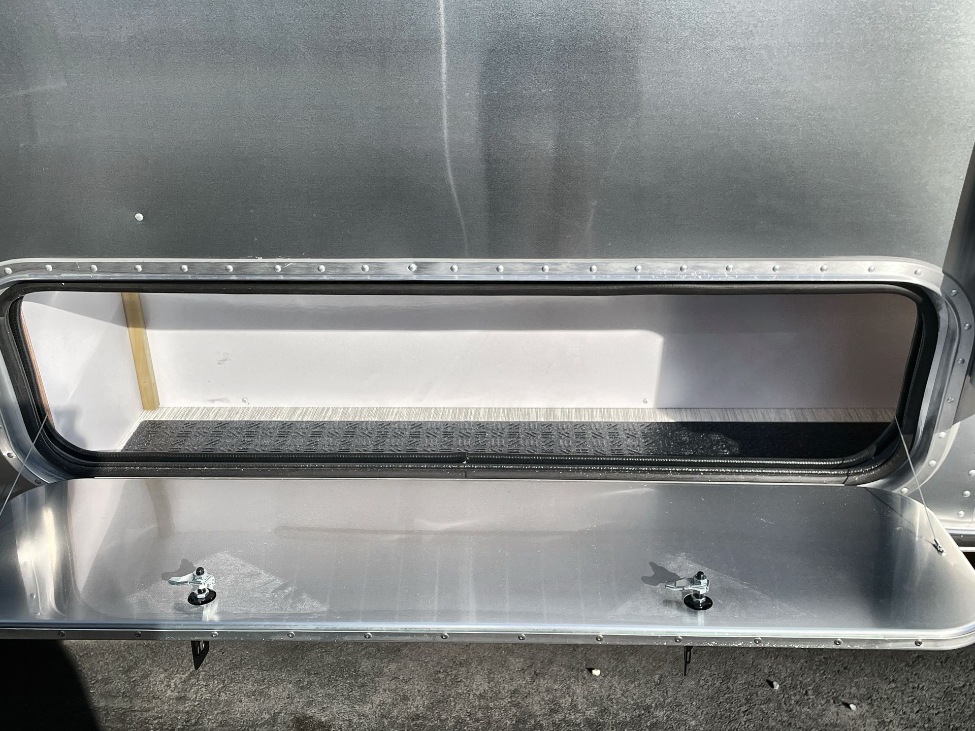 2026 Airstream 27FBT Base