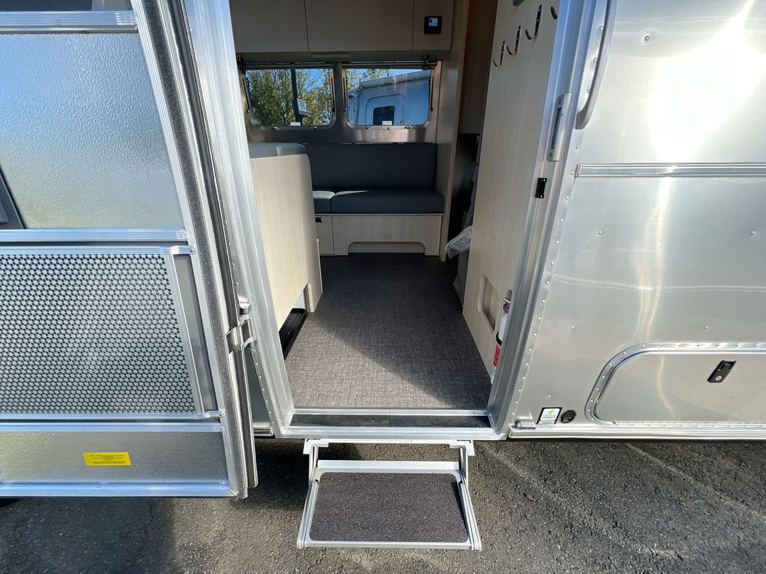 2026 Airstream 30FBBT Base