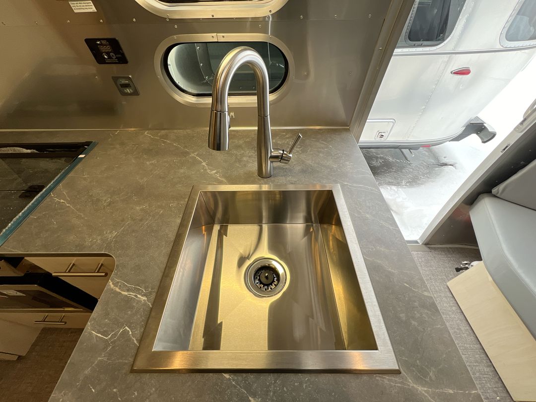 2025 Airstream 25FBT Base