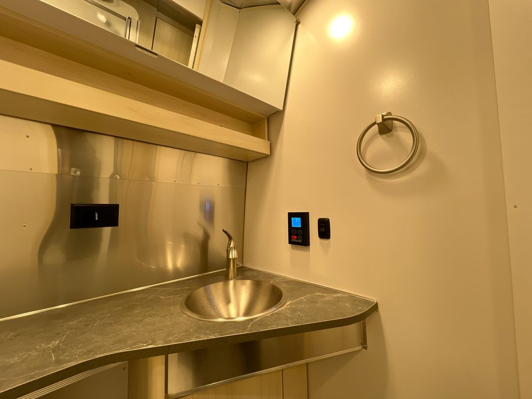 2025 Airstream 25FBT Base