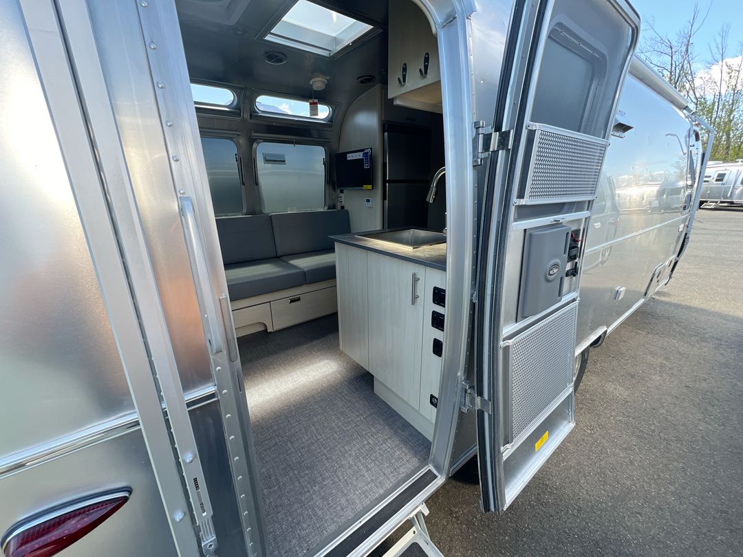 2025 Airstream 25FBT Base
