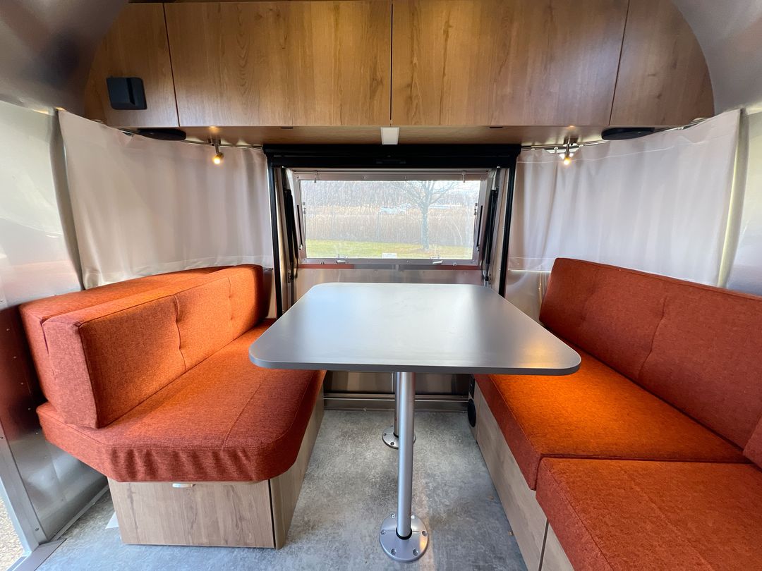 2026 Airstream 25FBT Base