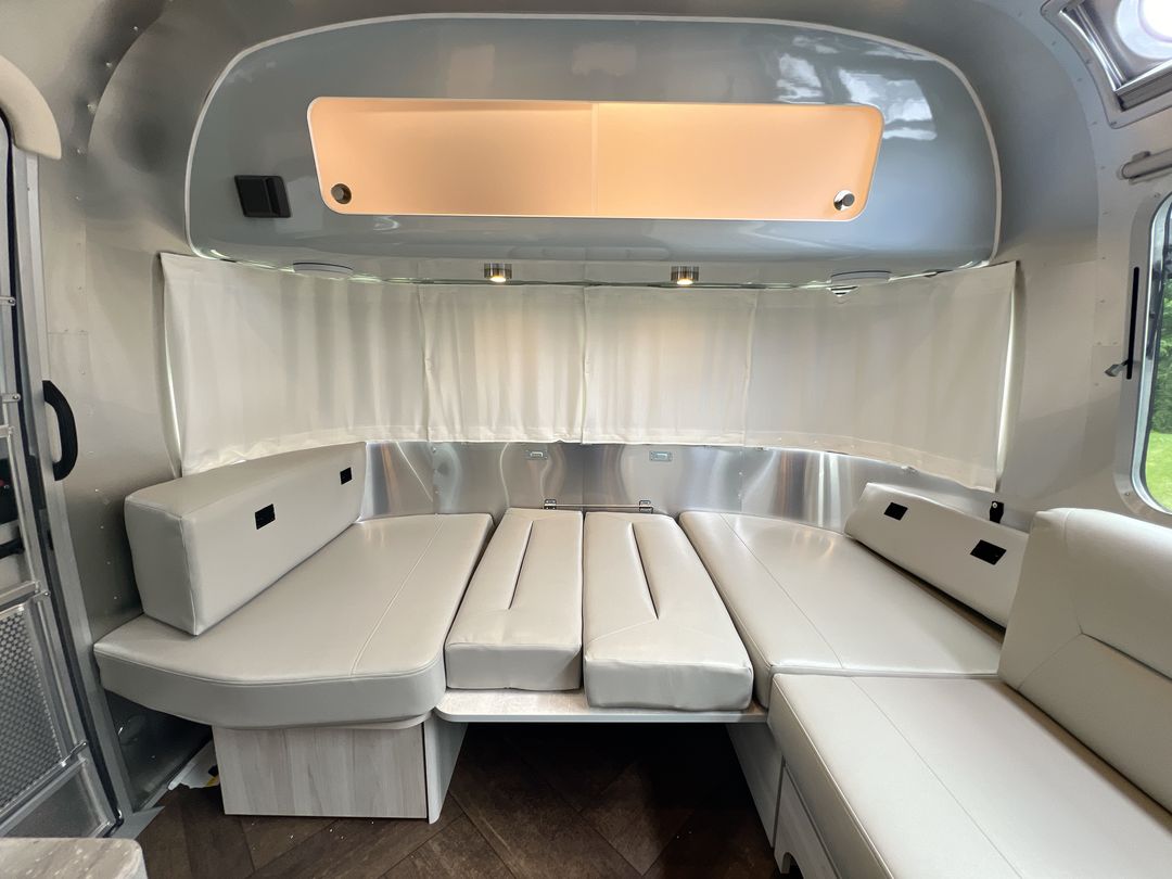 2025 Airstream 27FBT Base