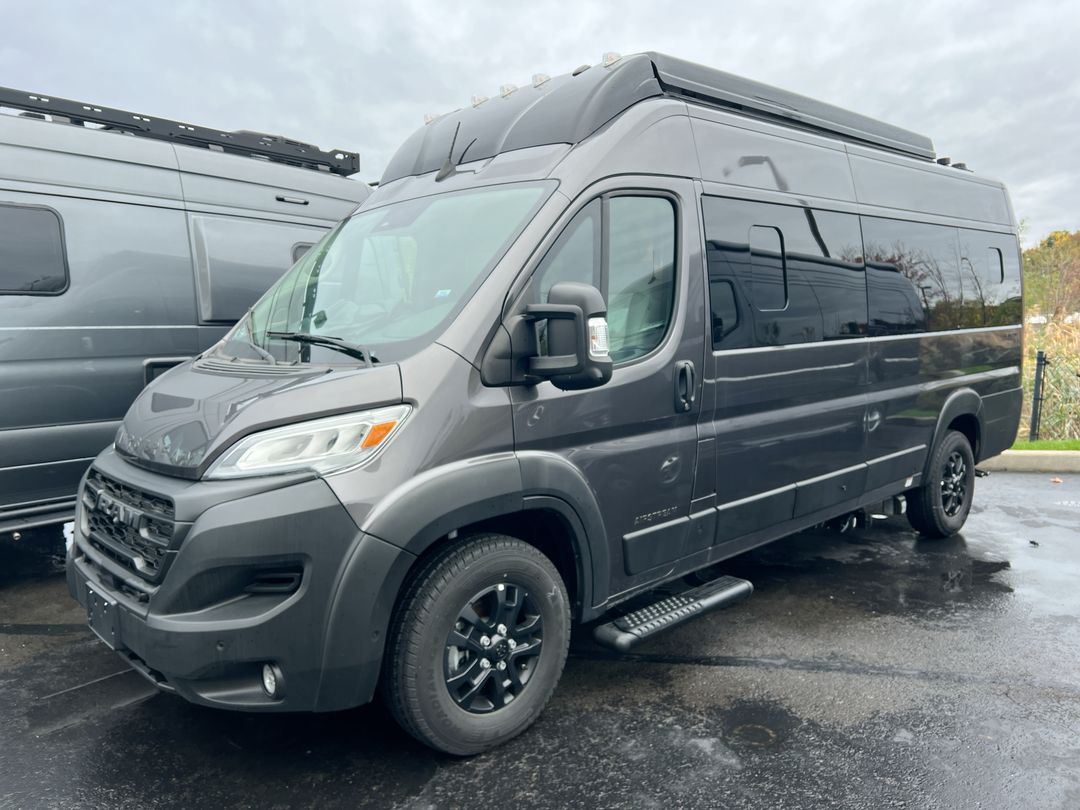 2026 Airstream Rangeline Base