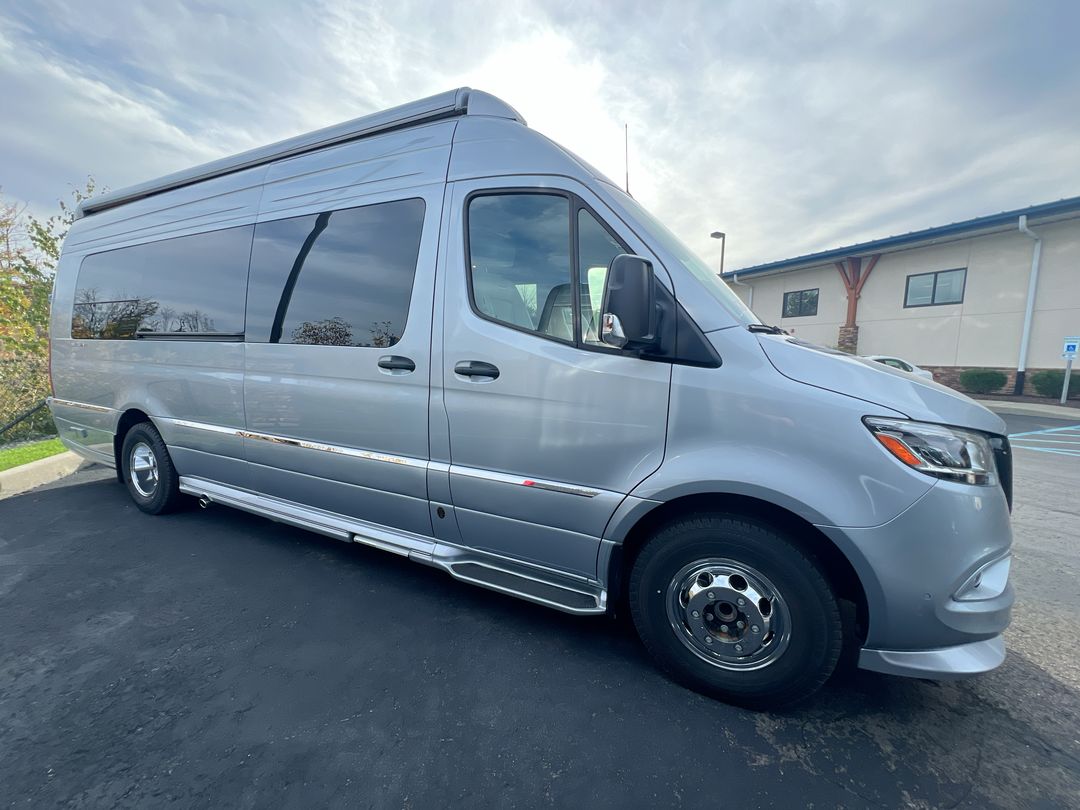 2026 Airstream 24GL 4x2 Passenger Base